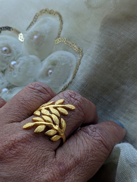 Varka - Open silver ring with beautiful textured leaf motifs and gold plated