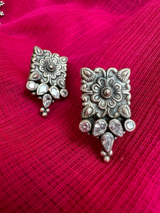 925 Sterling silver and cubic zirconia stone embossed beautiful stud earring