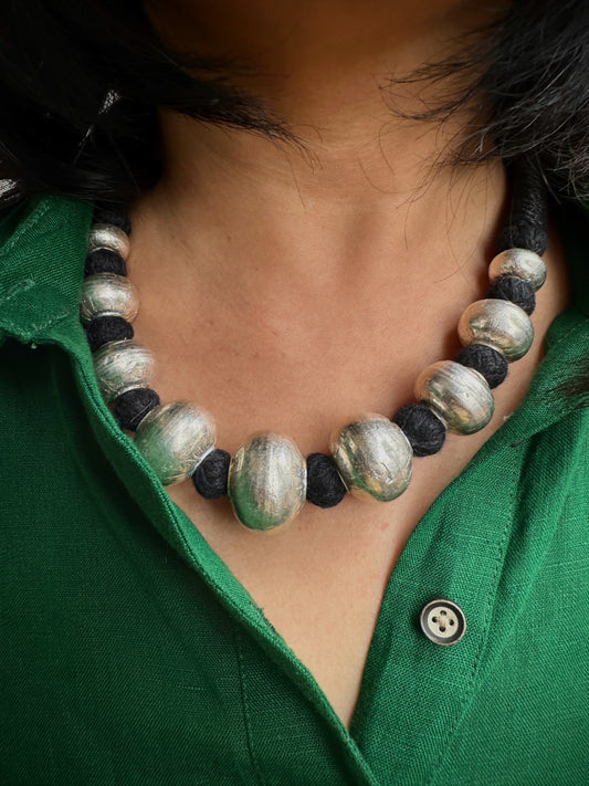 Big round graduated dholki Beads Silver Necklace