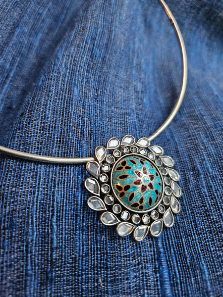 wire hasli with meenakari pendant 