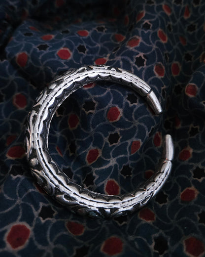 92.5 Silver Oxidized chitai bangle, Silver cuff, Classic Chitai kada