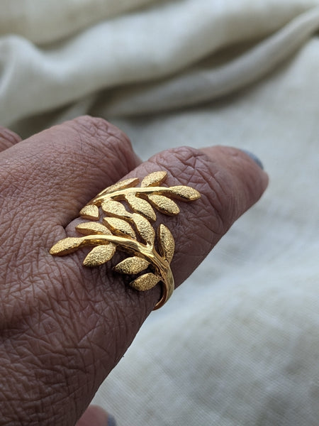 Varka - Open silver ring with beautiful textured leaf motifs and gold plated
