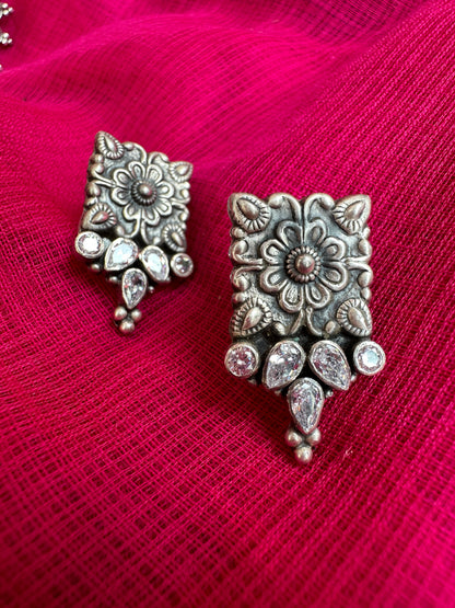 925 Sterling silver and cubic zirconia stone embossed beautiful stud earring