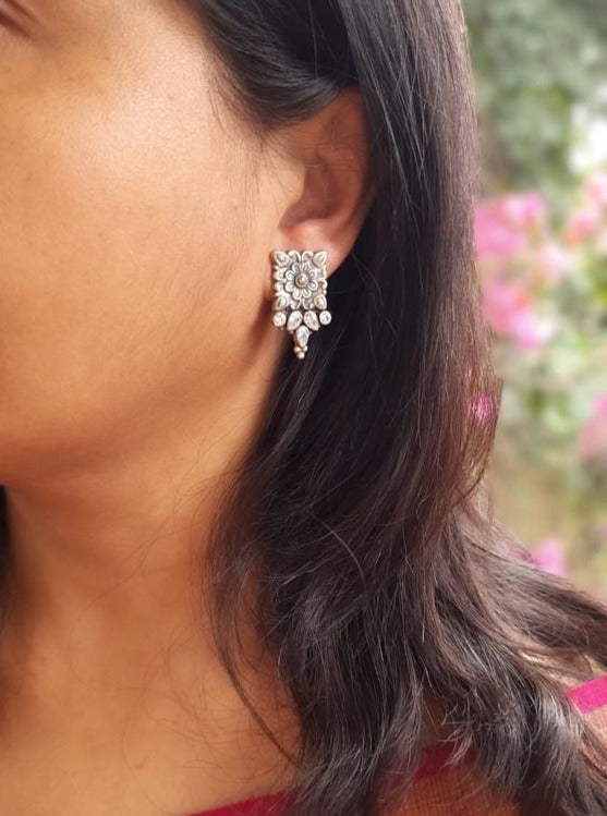 925 Sterling silver and cubic zirconia stone embossed beautiful stud earring