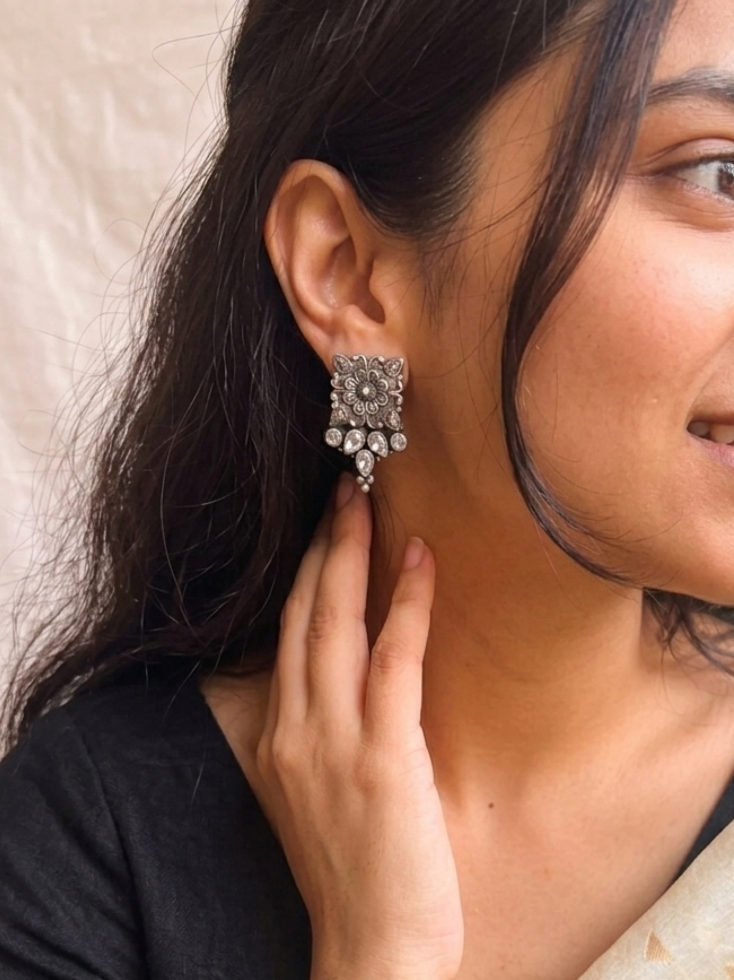 925 Sterling silver and cubic zirconia stone embossed beautiful stud earring