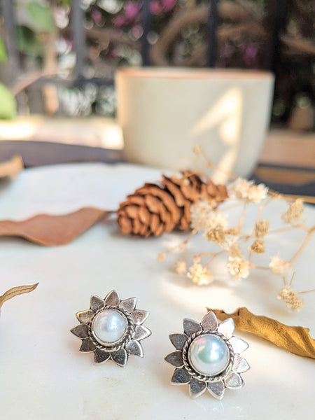 Pearl and Silver stud earring