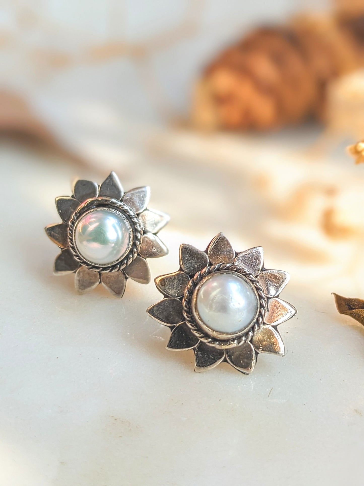 925 Sterling Silver and pearl stud earring