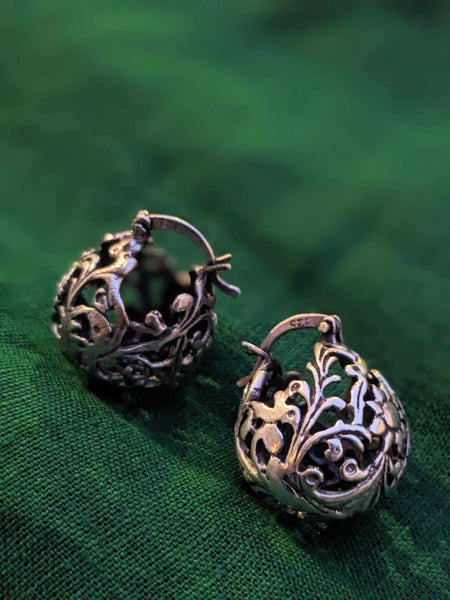 925 Sterling silver ball hoop earrings with a delicate floral design. The earrings are made of a filigree pattern and have oxidised finish.