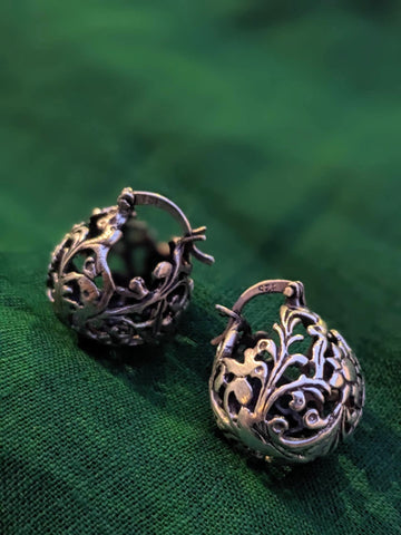 925 Sterling silver ball hoop earrings with a delicate floral design. The earrings are made of a filigree pattern and have oxidised finish.