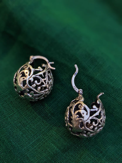925 Sterling silver ball hoop earrings with a delicate floral design. The earrings are made of a filigree pattern and have oxidised finish.