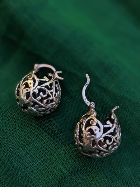 925 Sterling silver ball hoop earrings with a delicate floral design. The earrings are made of a filigree pattern and have oxidised finish.