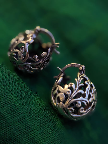 925 Sterling silver ball hoop earrings with a delicate floral design. The earrings are made of a filigree pattern and have oxidised finish.