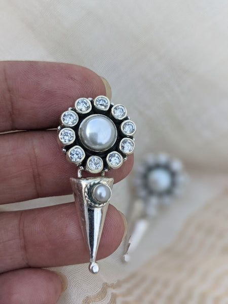 Kriti -Pearl and Zirconia silver earring