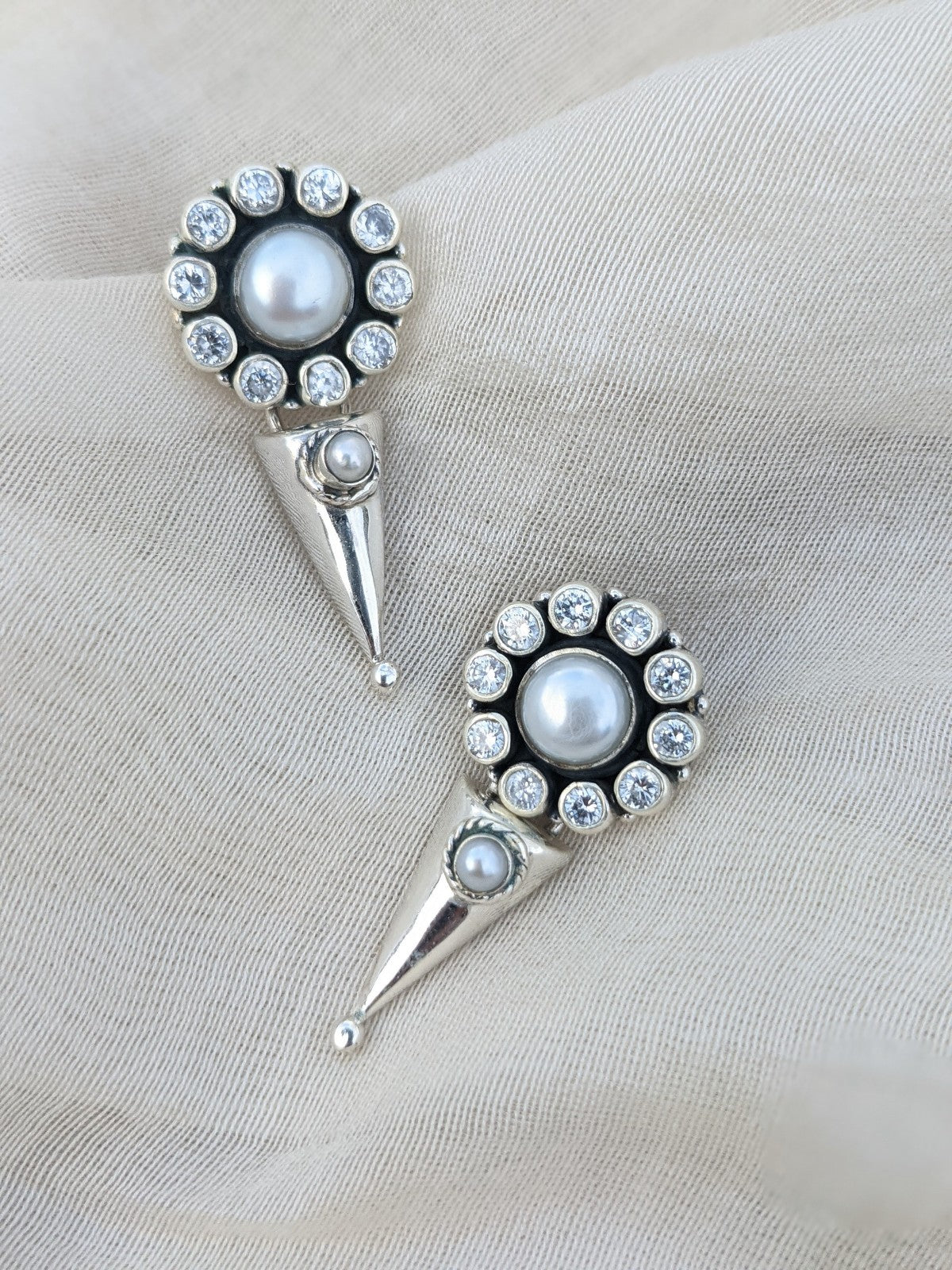 Kriti -Pearl and Zirconia silver earring