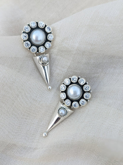 Kriti -Pearl and Zirconia silver earring