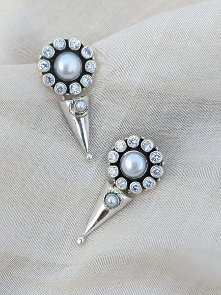 Kriti -Pearl and Zirconia silver earring