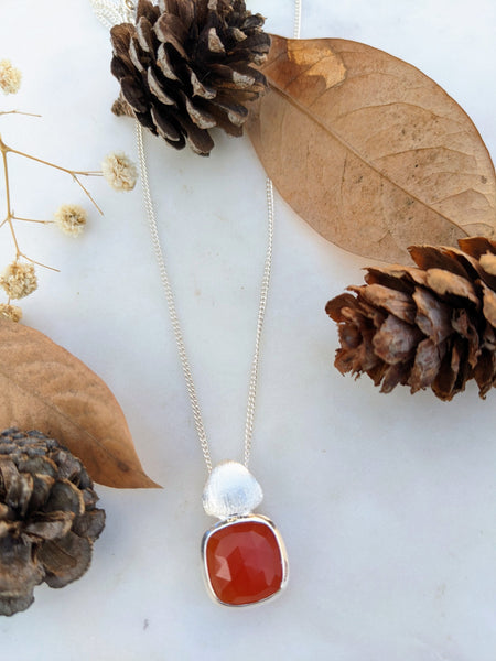 Carnelian pendant in silver chain