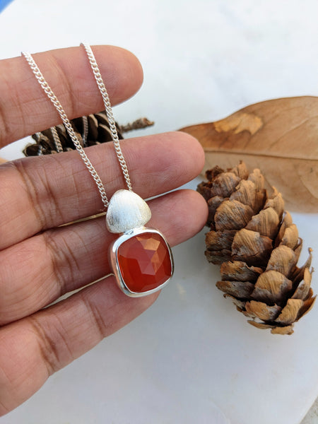 Carnelian pendant in silver chain