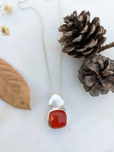 Carnelian pendant in silver chain